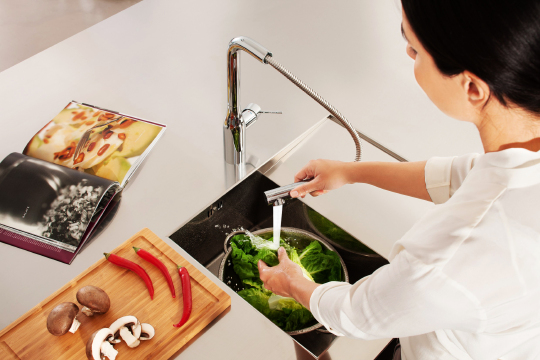 Смеситель Grohe Essence New 30270BE0 для кухонной мойки